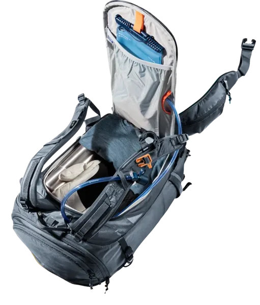 Deuter Freerider Pro 30+10 SL – Zadní přístup při výbavě na čele