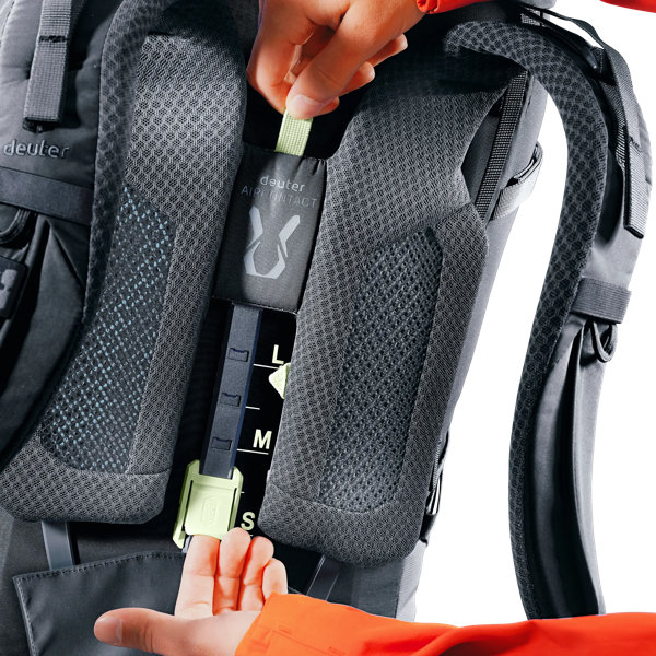 Deuter Aircontact Core 50+10 – Přizpůsobení zad pomocí VariClick