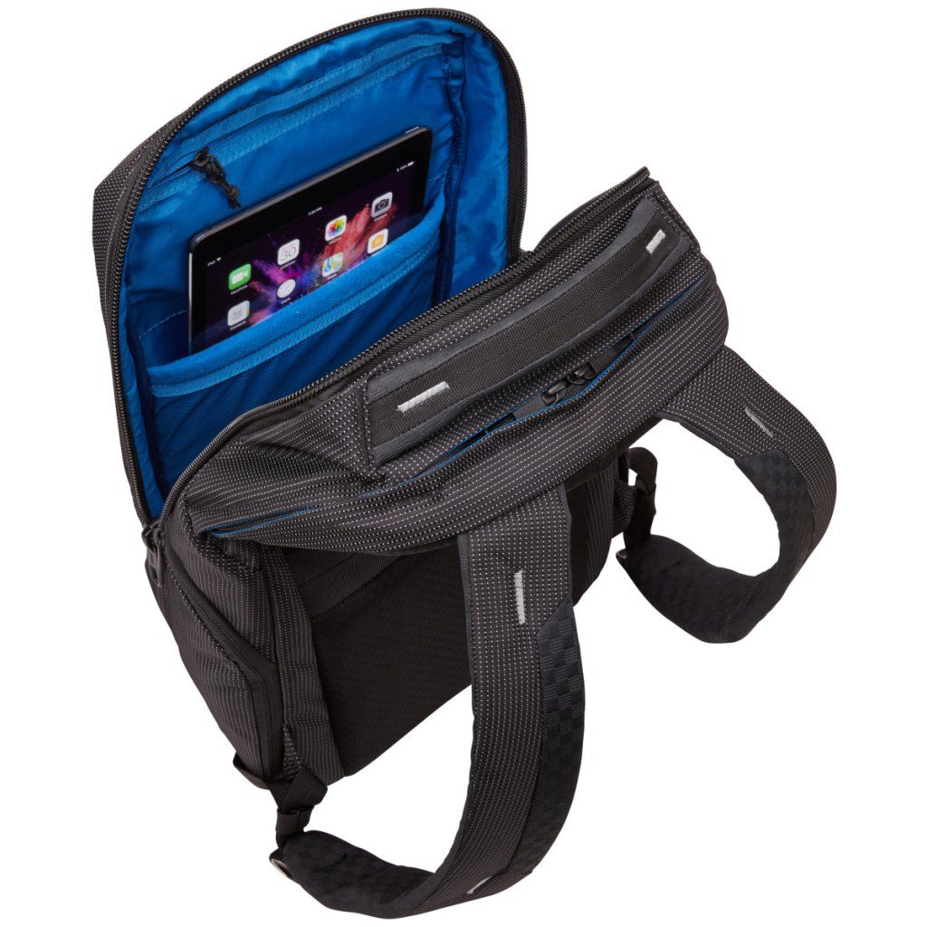 Thule Crossover 2 – kapsy na elektroniku, PowerPocket a RFID ochrana