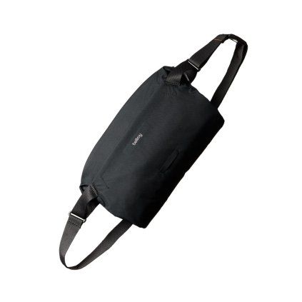 Bellroy Lite Sling - Black  + Testovací sada toaletních vod ZDARMA