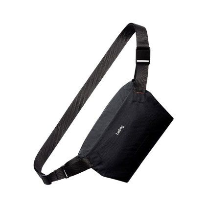 Bellroy Lite Sling Mini - Black  + Testovací sada toaletních vod ZDARMA