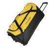 Travelite Basics Trolley Travel Bag Black/yellow – cestovní taška na kolečkách, šikmý pohled