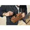 Bellroy Sling - Slate  + Testovací sada toaletních vod ZDARMA