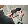 Bellroy Slim Sleeve Premium - Darkwood  + Testovací sada toaletních vod ZDARMA
