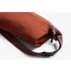 Bellroy Lite Sling - Clay  + Testovací sada toaletních vod ZDARMA