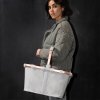 Reisenthel Carrybag Frame Twist Sky Rose – nákupní košík, fotografie v prostředí 3