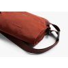 Bellroy Lite Sling Mini - Clay  + Testovací sada toaletních vod ZDARMA