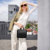 Reisenthel Toiletbag Glossy dots black – kosmetická taška, fotografie v prostředí 3