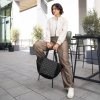 Reisenthel Shopper M Glossy dots black – nákupní taška, fotografie v prostředí 2