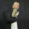 Reisenthel Shopper XL Glossy dots black – nákupní taška, fotografie v prostředí 2