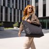 Reisenthel Shopper XL Glossy dots black – nákupní taška, fotografie v prostředí 3
