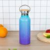 BAAGL Termoláhev s bambusovým víčkem Gradient modro-fialová, 500 ml – lifestyle fotografie 5