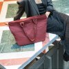 Reisenthel Shopper E1 Twist maroon – nákupní taška, fotografie v prostředí 2