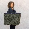 Reisenthel Shopper XL Teddy leo olive – nákupní taška, fotografie v prostředí 2