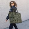 Reisenthel Shopper XL Teddy leo olive – nákupní taška, fotografie v prostředí 3