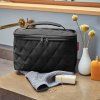 Reisenthel Cosmetic Case Rhombus Black – kosmetická taška, fotografie v prostředí 2