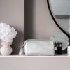 Reisenthel Travelcosmetic Silver crackle – kosmetická taška, fotografie v prostředí 2