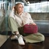 Reisenthel Beautycase Twist maroon – kosmetická taška, fotografie v prostředí 2