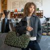 Reisenthel Loopshopper M Teddy Leo Olive – nákupní taška, fotografie v prostředí 3