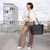 Reisenthel Shopper E1 Glossy dots black – nákupní taška, fotografie v prostředí 2