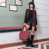 Reisenthel Shopper M Twist maroon – nákupní taška, fotografie v prostředí 3