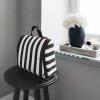 Reisenthel Toiletbag XL Summerstripes black – kosmetická taška, fotografie v prostředí 2