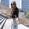 Reisenthel Daily Shopper XS Summerstripes Coffee – nákupní taška, fotografie v prostředí 3