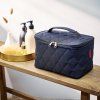 Reisenthel Cosmetic Case Rhombus Midnight Gold – kosmetická taška, fotografie v prostředí 2