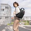 Reisenthel Allrounder R Glossy dots black 15l – batoh, fotografie v prostředí 2