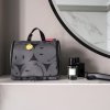 Reisenthel Toiletbag XL Smiley grey – kosmetická taška, fotografie v prostředí 2