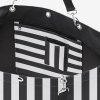 Reisenthel Shopper XL Summerstripes Black – nákupní taška, fotografie v prostředí 6