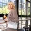 Reisenthel Coolerbag To-Go Silver crackle – chladicí taška, fotografie v prostředí 2