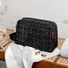 Reisenthel Cosmeticpouch M Boucle Black – kosmetická taška, fotografie v prostředí 2