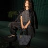 Reisenthel Shopper M Smiley grey – nákupní taška, fotografie v prostředí 3