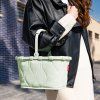 Reisenthel Carrybag XS Puffer Iced Matcha – nákupní košík, fotografie v prostředí 3