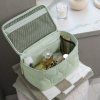 Reisenthel Cosmetic Case Puffer Iced Matcha – kosmetická taška, fotografie v prostředí 3