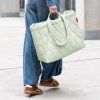 Reisenthel Softshopper Puffer Iced Matcha – nákupní taška, fotografie v prostředí 3