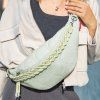 Reisenthel City Beltbag Makramee Puffer Iced Matcha – ledvinka, fotografie v prostředí 3