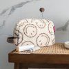Reisenthel Cosmeticpouch M Smiley Teddy Chocolate – kosmetická taška, fotografie v prostředí 3