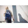 Herschel Heritage™ Twill Navy Tonal 24L – fotografie v použití a detail modelu