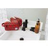 Herschel Chapter Plaid Travel Kit Red Plaid 5L – fotografie v použití a detail modelu