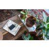 Herschel Oscar Quilted Capsule Cardholder Black Tonal – fotografie v použití a detail modelu