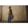 Herschel Retreat™ Quilted Capsule Khaki Tonal 23L – fotografie v použití a detail modelu