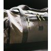 Herschel Heritage™ Ripstop Reflective Ultimate Gray/Stone Mountain 24L – fotografie v použití a detail modelu