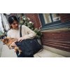 Herschel Heritage™ Tote Black 24.5L – fotografie v použití a detail modelu